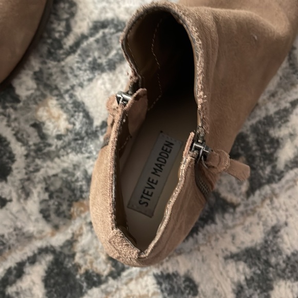 Steve Madden suede booties - Picture 4 of 5